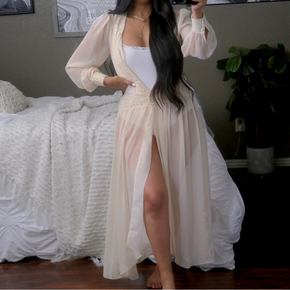 ONE TEASPOON Lace Savanna Cream Kimono Cover Up - Picture 3 of 10